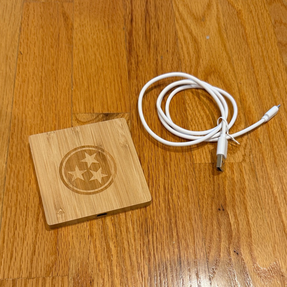 TN Wooden Wireless Charger